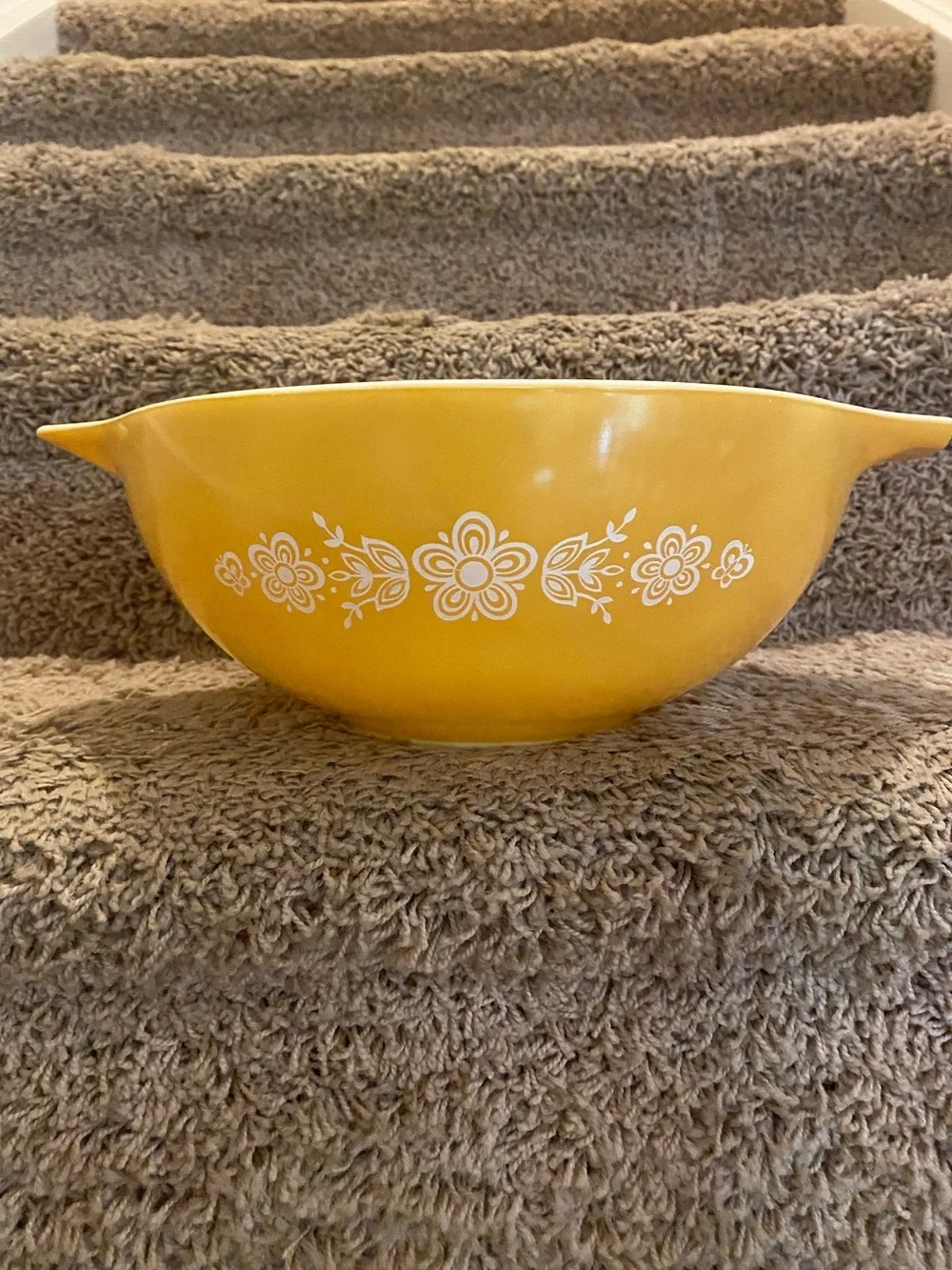 Pyrex 441 442 443 & 444 Yellow & White Mixing Bowl Set - Retro Style (Set of 4)